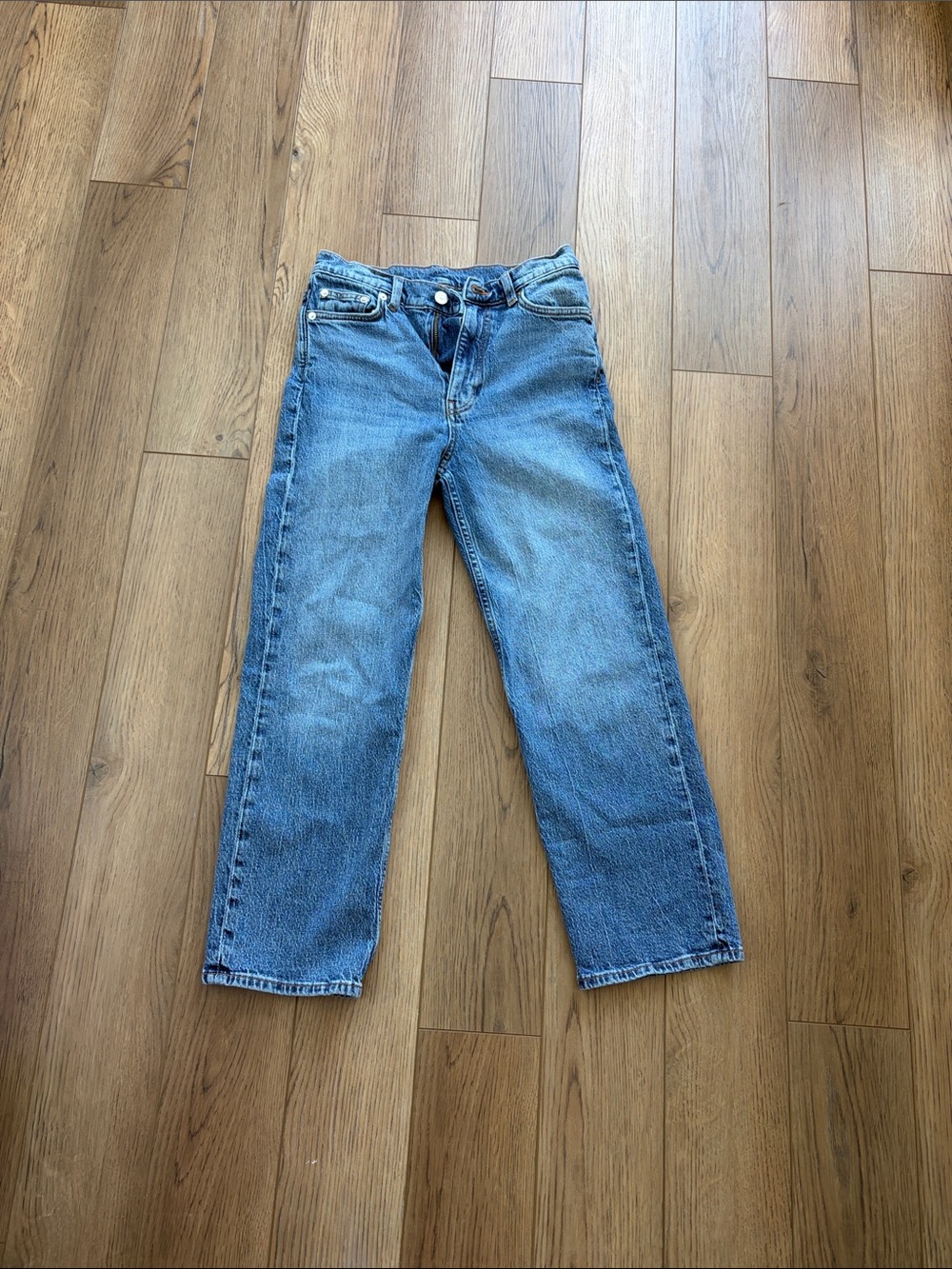 Arket | Light Blue Rose Cropped Straight Jeans
